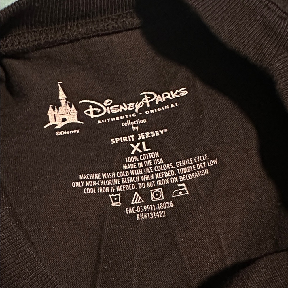 Disney Parks Spirit Jersey Cast Member Spell Out Black/White - Picture 4 of 4